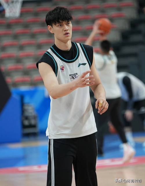 曾凡博几岁开始打球，曾凡博在哪打球