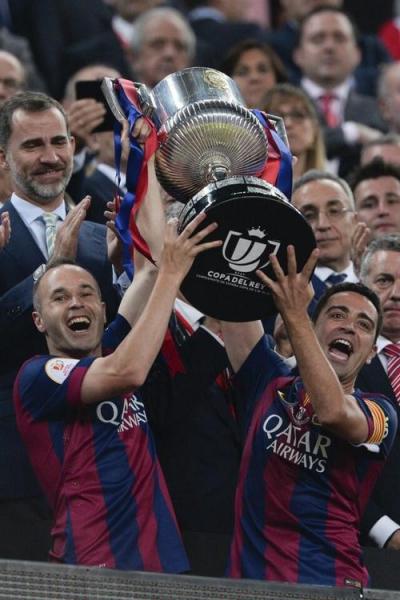 哈维和伊涅斯塔谁厉害,哈维和伊涅斯塔怎么站位