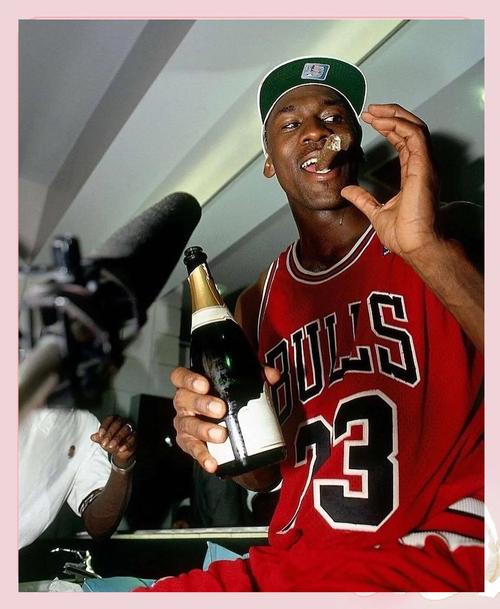 乔丹退役了几件球衣，乔丹退役了几件球衣图片